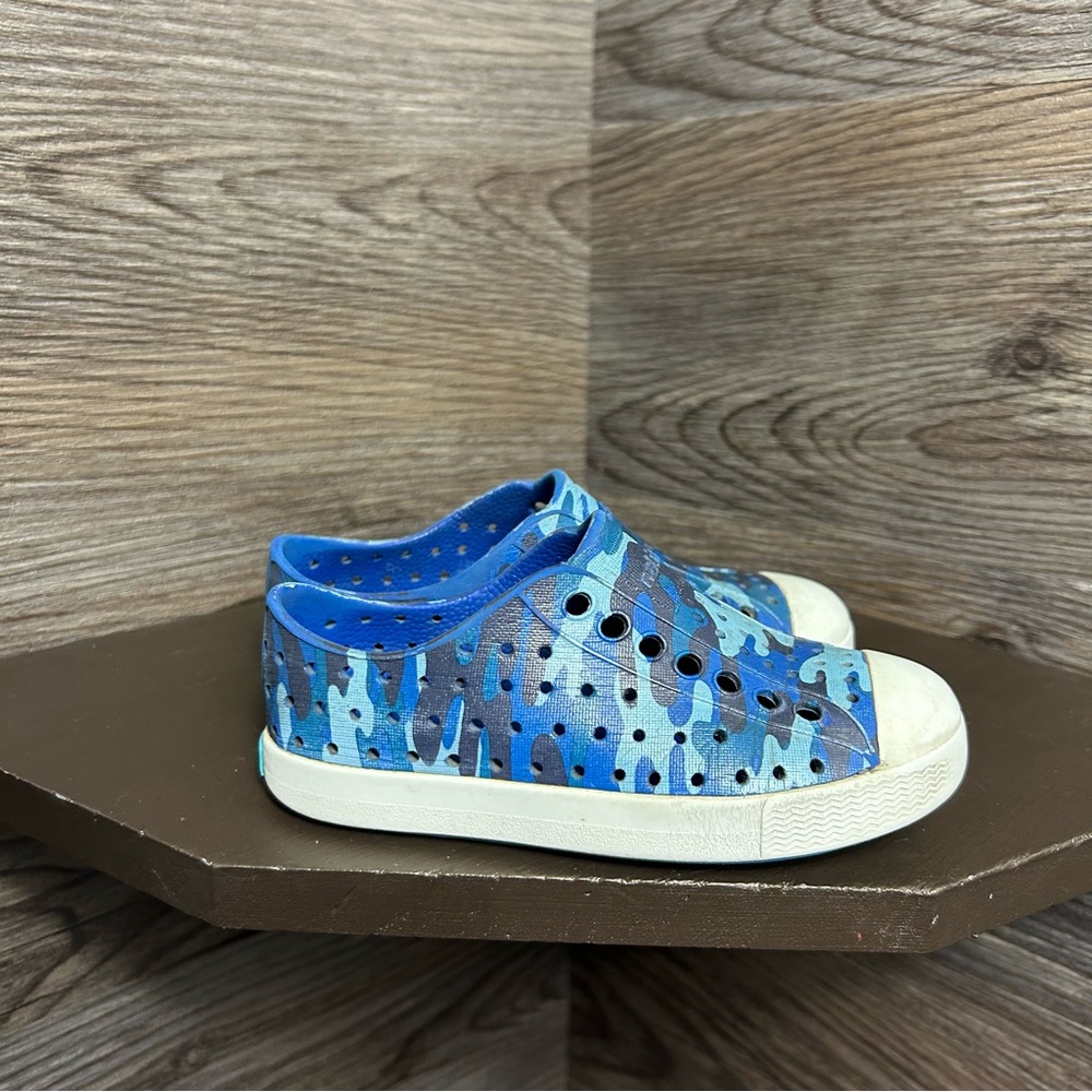 Native Jefferson camo blue slip on shoes 8c